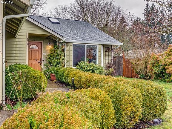 2nd image of 802 NE Countryside Dr