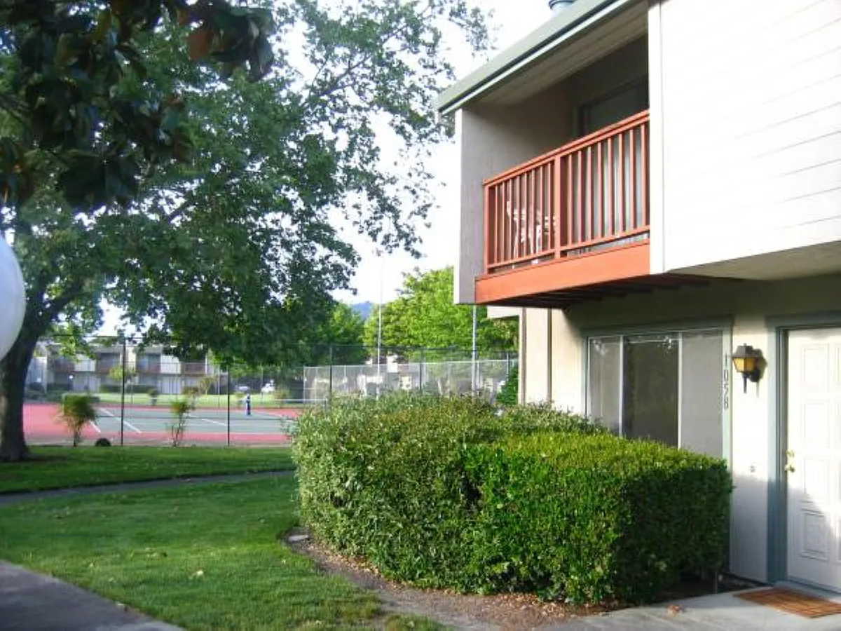 Building Photo - 1058 Eleanor Ave