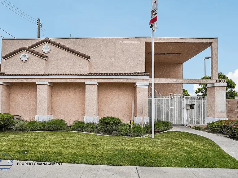 11100 Pangborn Ave. — Photo 10