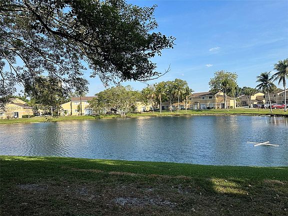 5th image of 351 S Palm Way #305