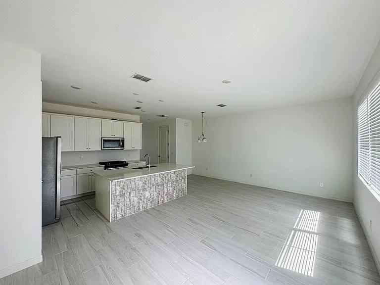 729 Benoi Dr — Photo 9