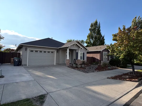 862 S Haskell St, Central Point, OR 97502