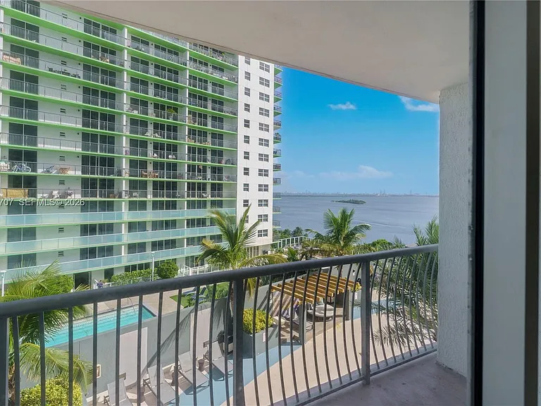 1750 N Bayshore Dr #1405 — Photo 36