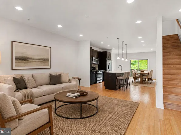 912 N Front St, Philadelphia, PA 19123