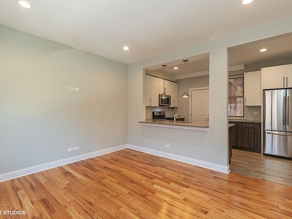 2nd image of 4909 S Champlain Ave #1