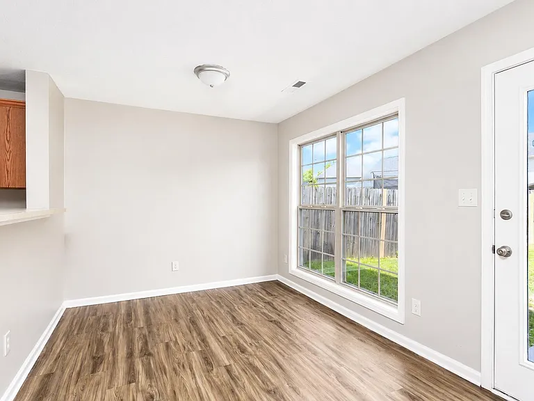 565 Wellington Gardens Dr — Photo 10