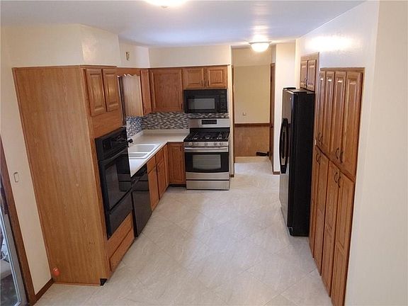4th image of 7627 Lakewood Dr