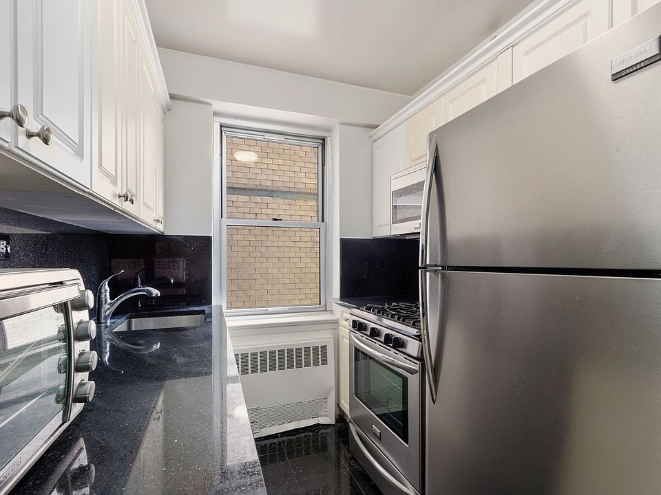 1st image of 300 E 46th St #8J1