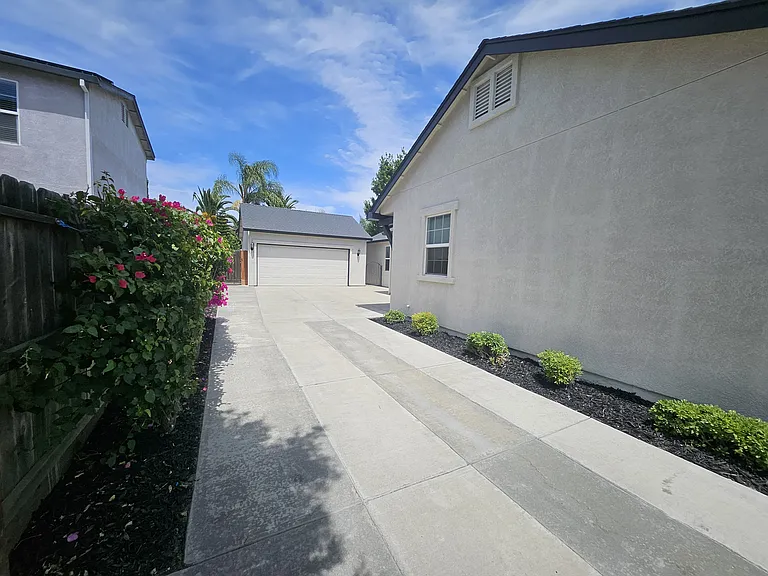 1168 Fiore Way — Photo 46
