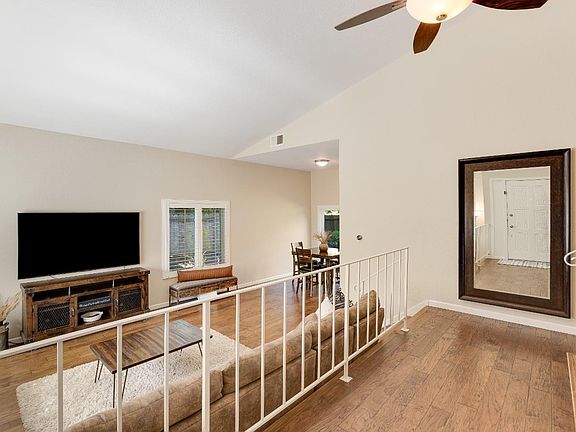 4th image of 933 Rose Drive