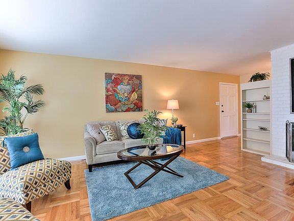 5th image of 424 Lakeshire Dr