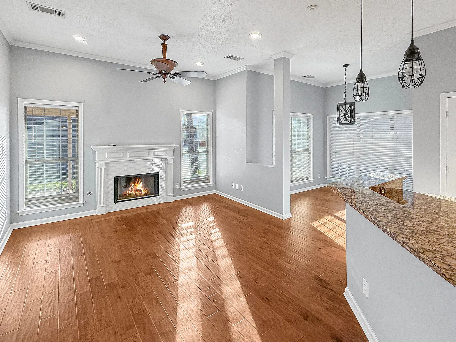 4 bed, 2043 sqft, $2,150 — Photo 4