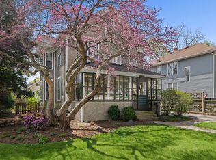 323 W Maple Ave, Libertyville, IL 60048