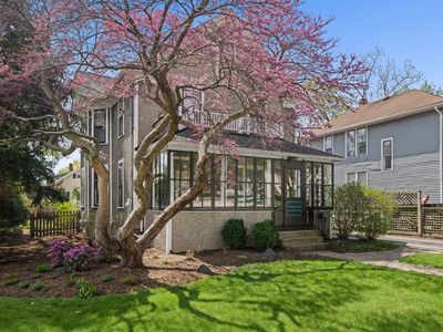 323 W Maple Ave, Libertyville, IL, 60048