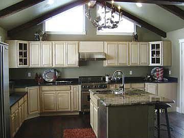 Fully-appointed Chef's kitchen