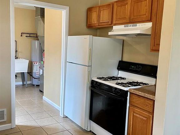 4th image of 20852 Woodward St