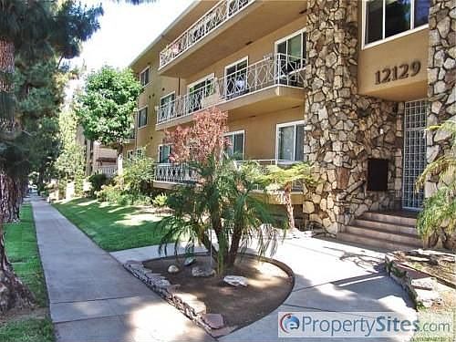 2nd image of 12129 Beverly Blvd #1