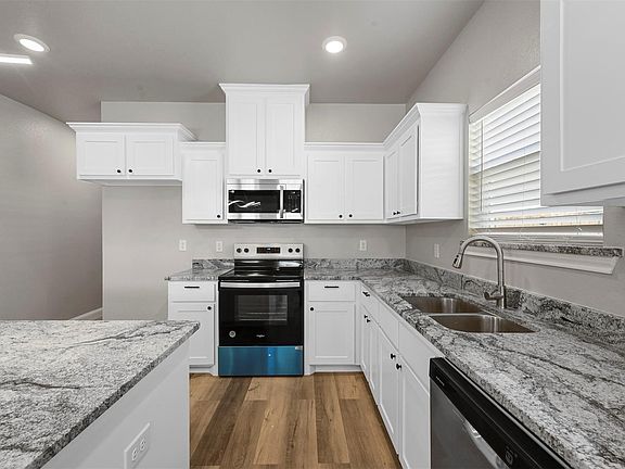 4th image of 3110 Saint John St #B