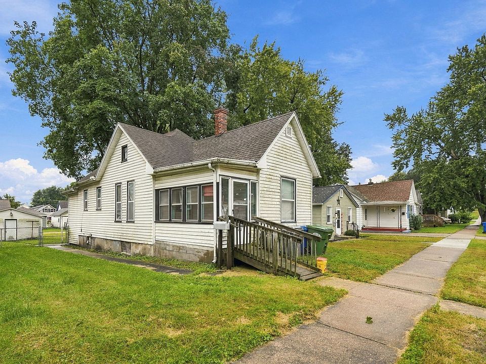 1st image of 633 Locust Pl