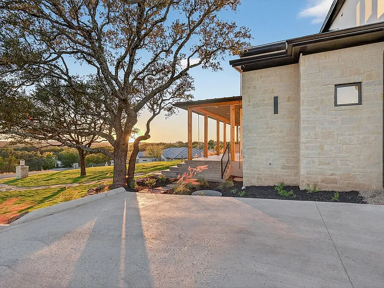 402 Emerald Way — Photo 33