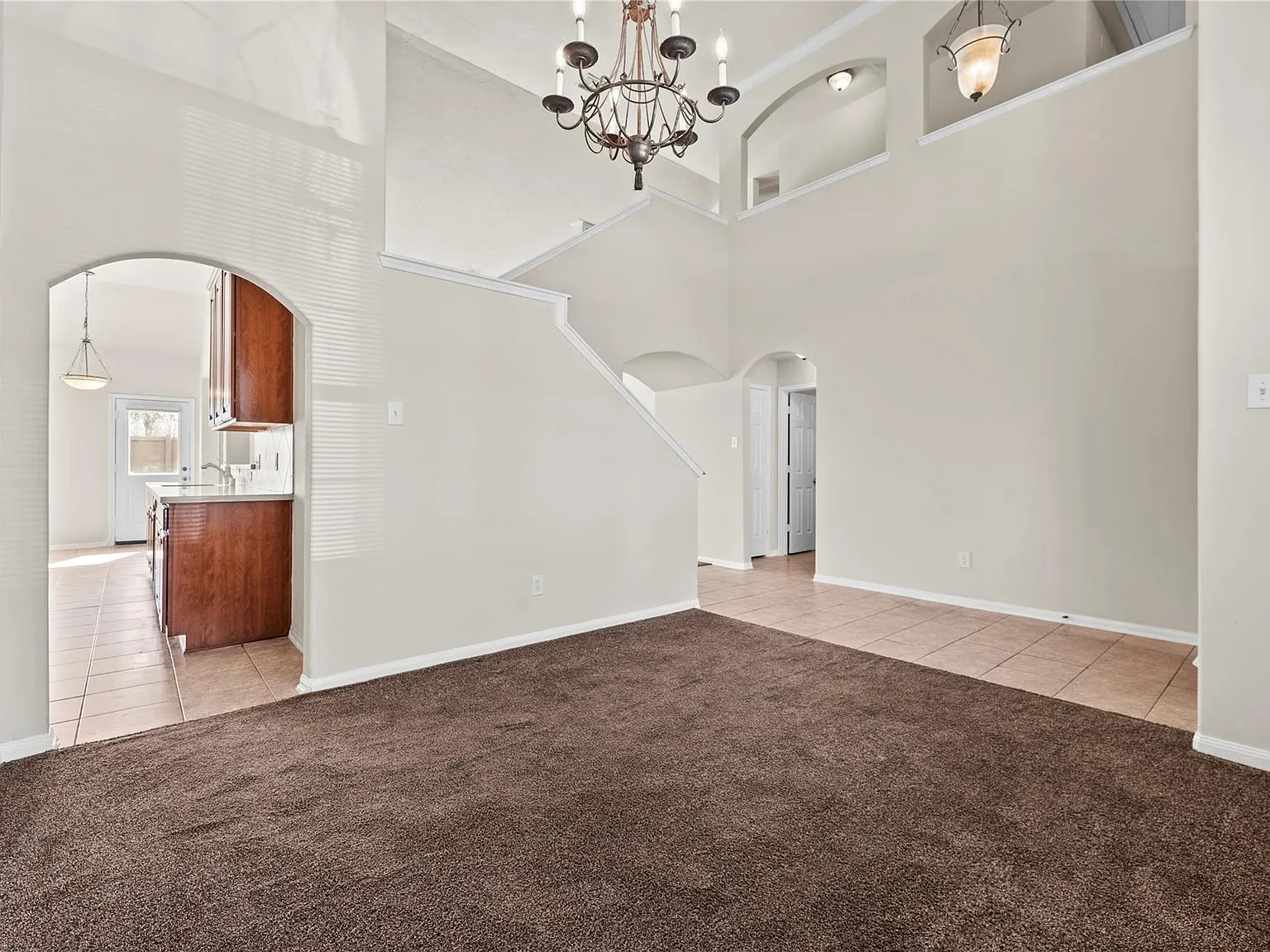 4 bed, 2.5 bath, 2512 sqft, $2,400 — Photo 4
