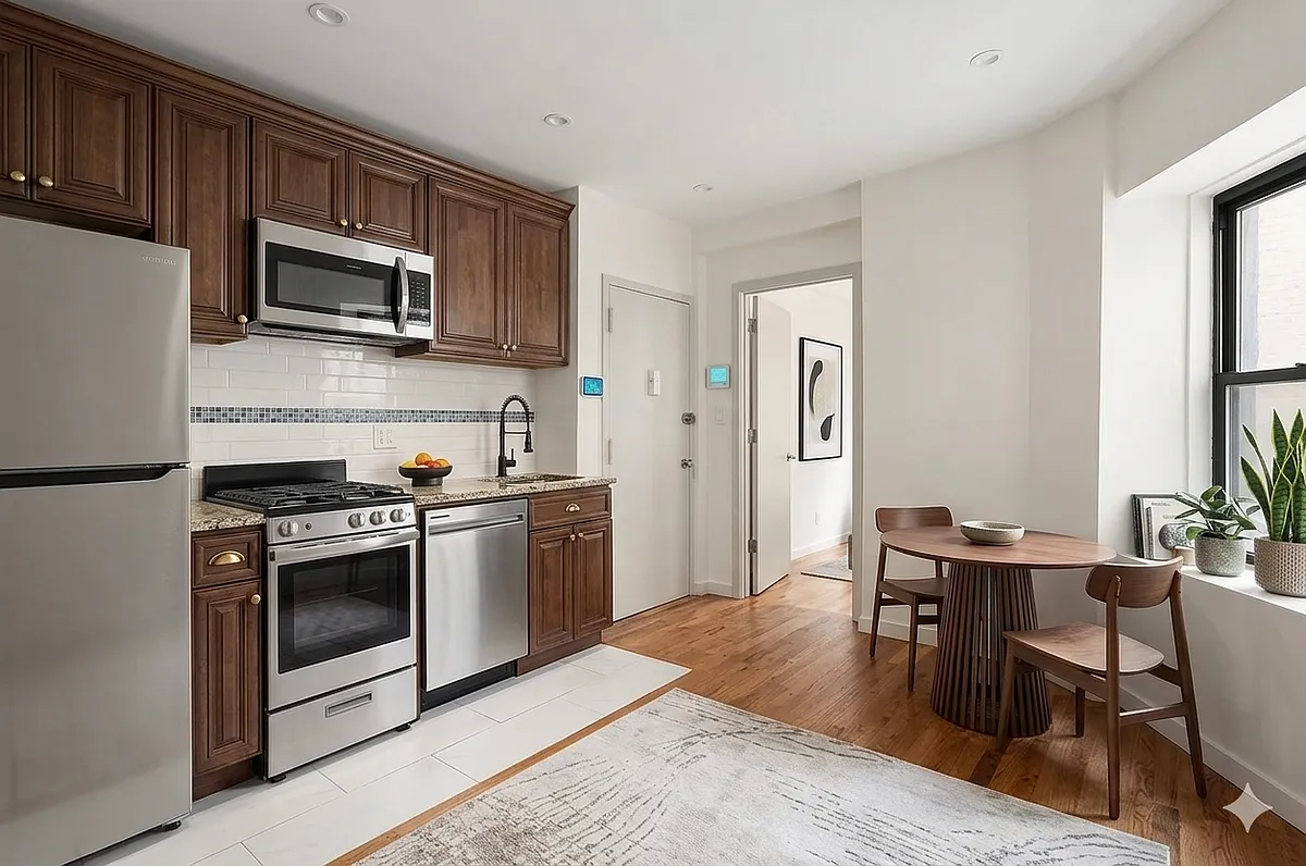 Building Photo - 32 Saint Marks Pl #3B