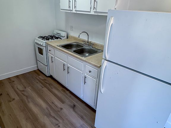 3rd image of 10933 Whipple St APT 2