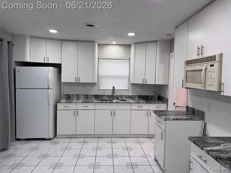 1412 E Goulson Ave — Photo 6