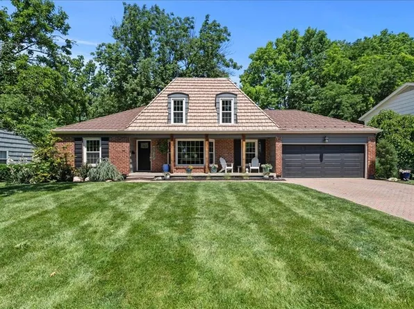 8812 W 106th St, Overland Park, KS 66212