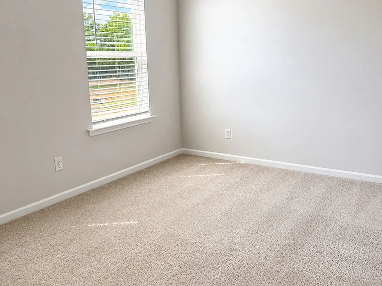 524 Lively Cres — Photo 10