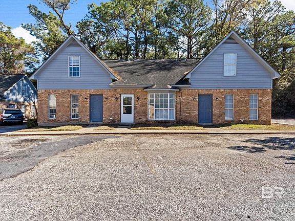 2nd image of 600 Cheshire Ln APT 10