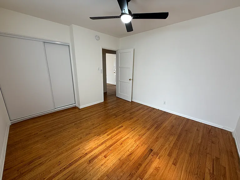 2475 N Beachwood Dr #3 — Photo 9