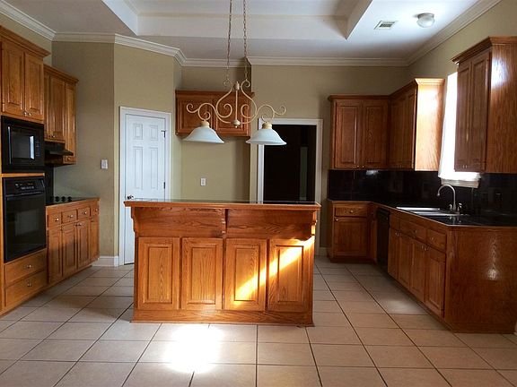 3rd image of 12377 Oak Alley Dr