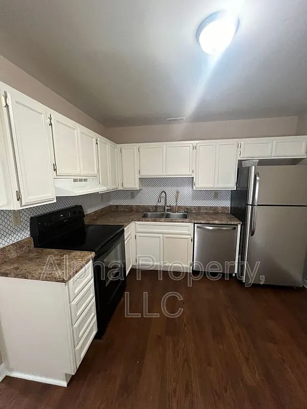3 bed, 1.5 bath, $1,400 — Photo 4