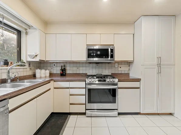 3278 Coy Ave, Coquitlam, BC V3E 3H3