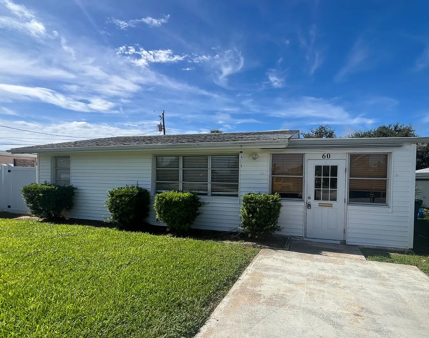 Beach Bungalow — Photo 1