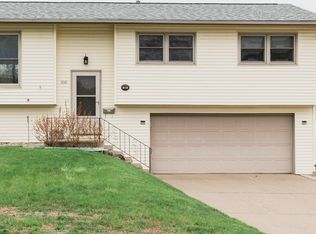 1061 Green Bay St, Onalaska, WI 54650