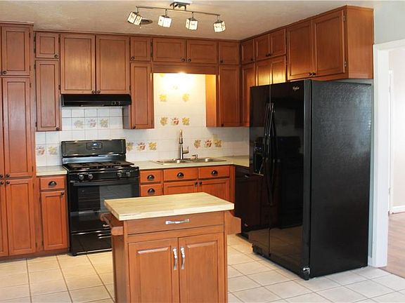 4th image of 1206 Bonnie Dr