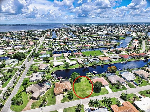 5th image of 240 Capri Isles Ct