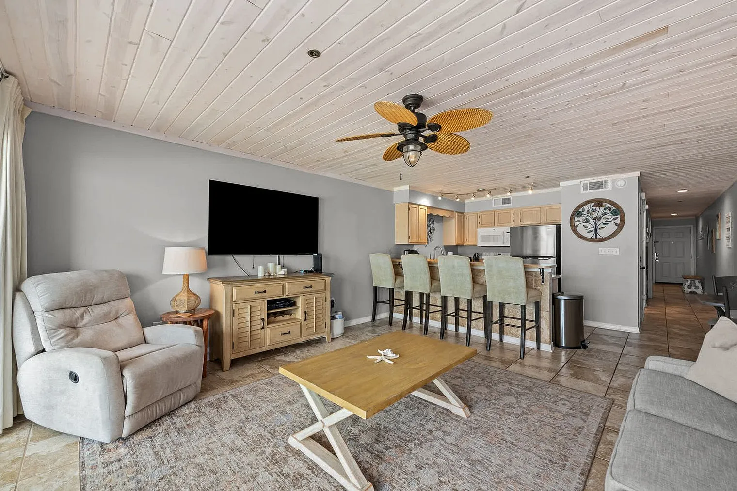 1 bed, 1.0 bath, 796 sqft, $3,103 — Photo 1
