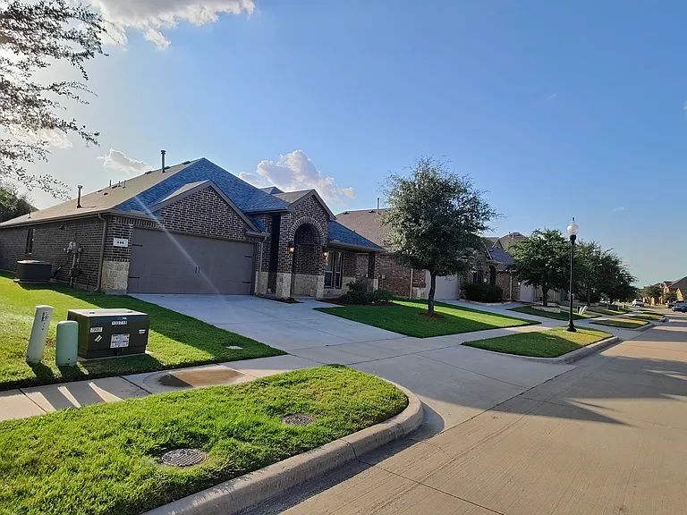 516 Rustic Oak Ln — Photo 2