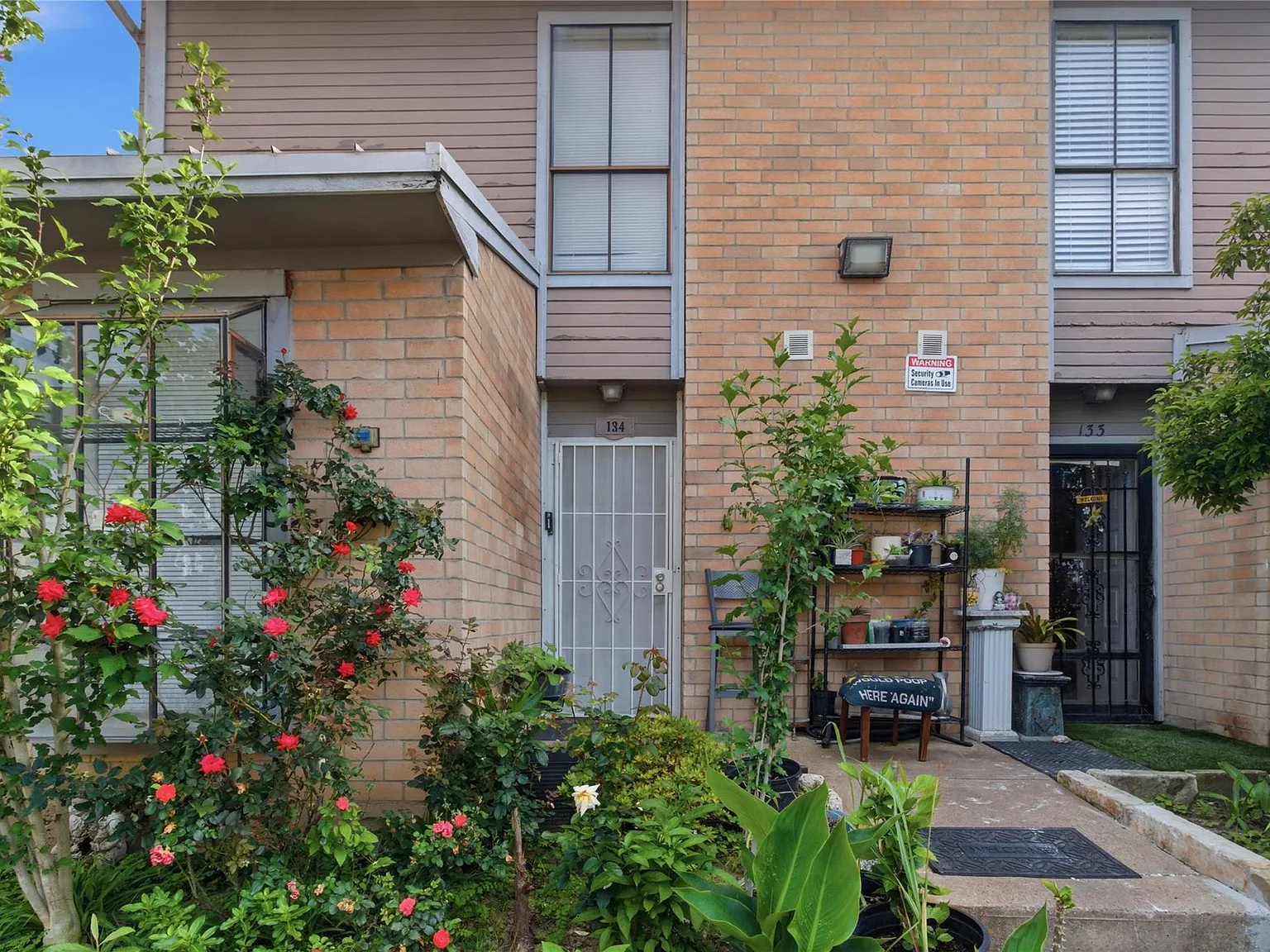 2 bed, 2.5 bath, 1224 sqft, $1,250 — Photo 1