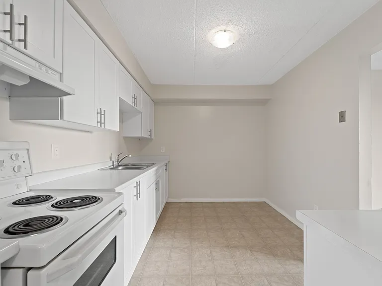 3540 Peter St — Photo 13