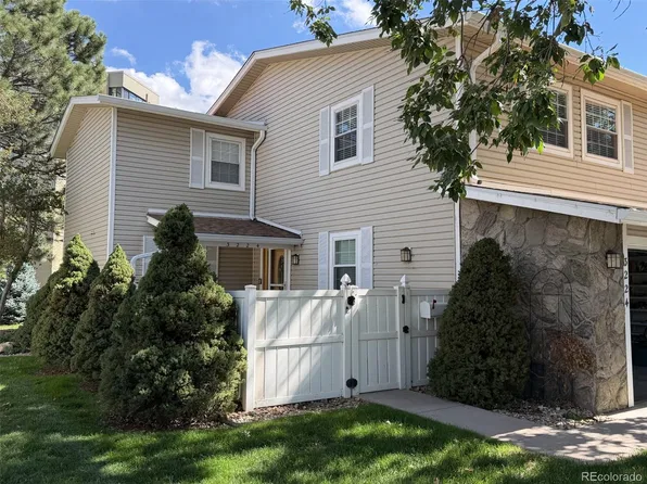 3224 S Heather Gardens Way, Aurora, CO 80014