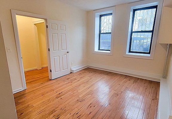 3rd image of 2541 Aqueduct Ave W #St1