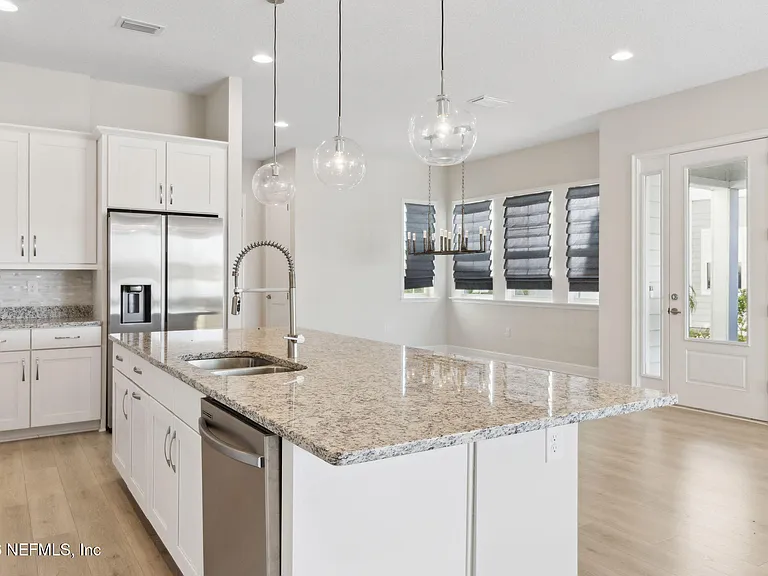 401 Marquesa Cir — Photo 18