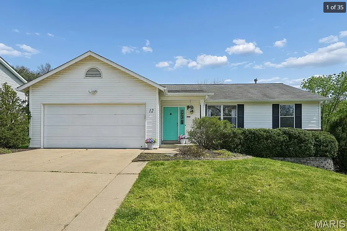 3 bed, 1034 sqft, $2,300 — Photo 1