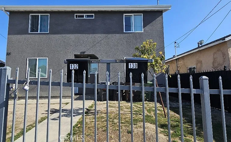 132 E Maple St — Photo 1