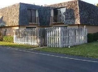 230 Lake Arbor Dr, Lake Worth, FL 33461
