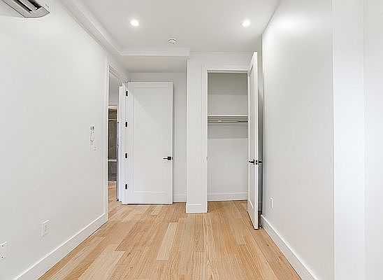 3rd image of 1118 Putman Ave #1B